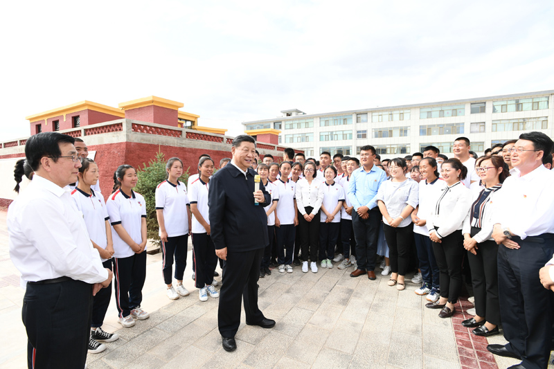 8月19日至22日，中共中央總書記、國家主席、中央軍委主席習近平在甘肅考察。這是20日下午，習近平在張掖市山丹培黎學校同師生親切交流。